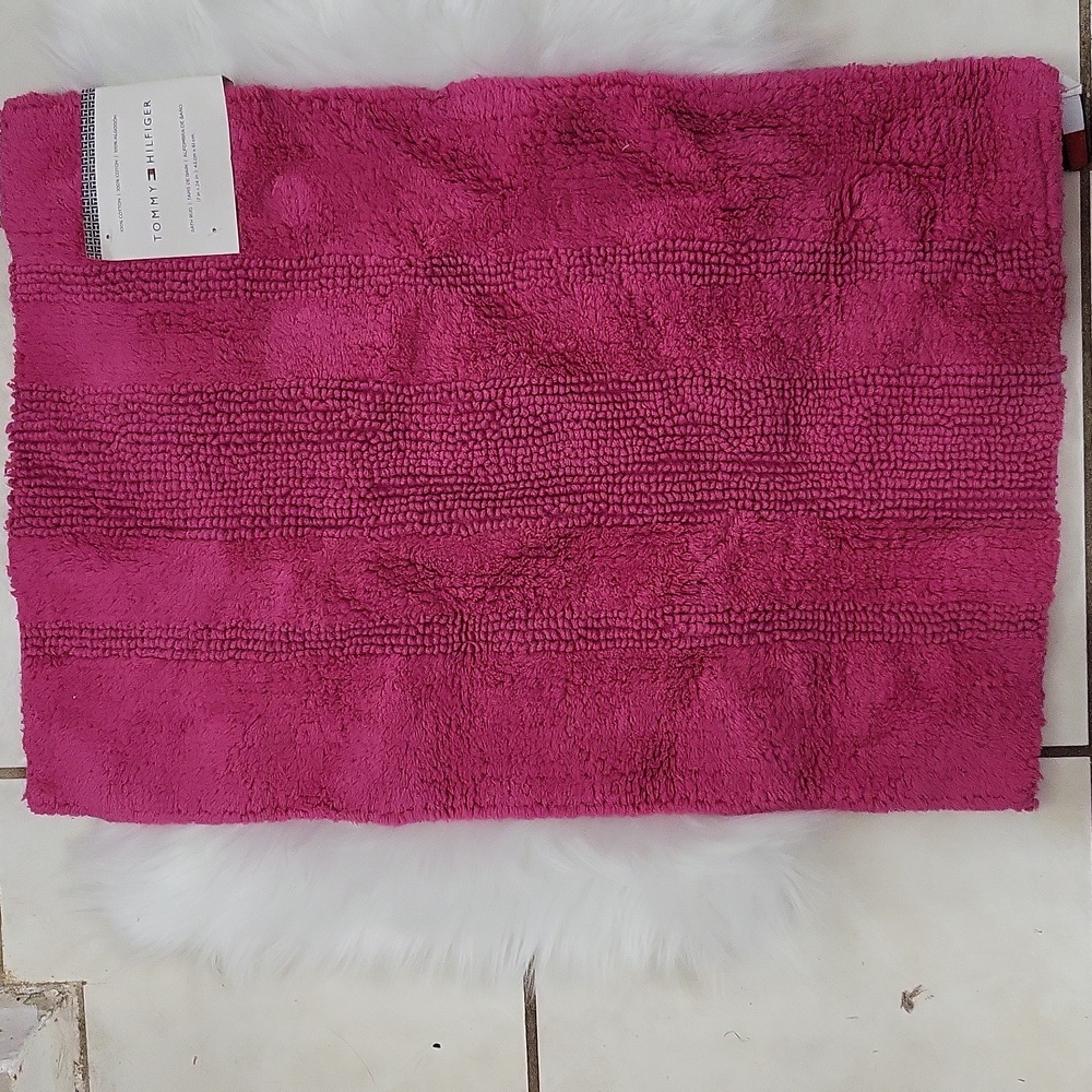 Brand New TOMMY HILFIGER 100% BATH RUG